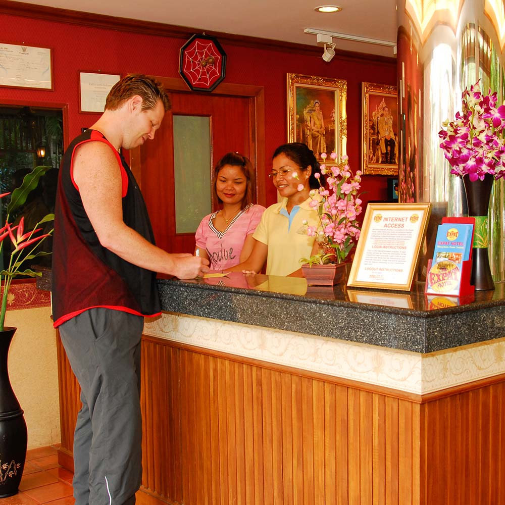 Expat Hotel Patong Reception
